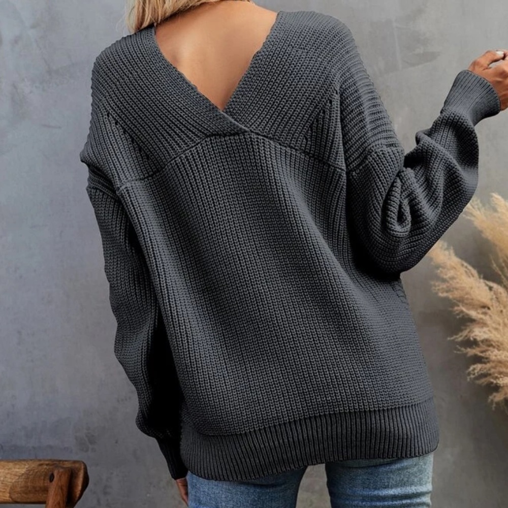 Twist front knit sweater - Picture 9 of 15